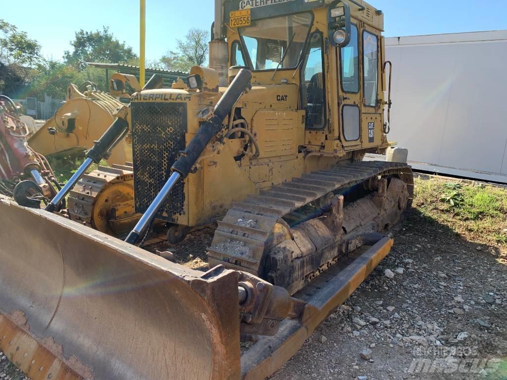 CAT D5B Telaketjupuskutraktorit