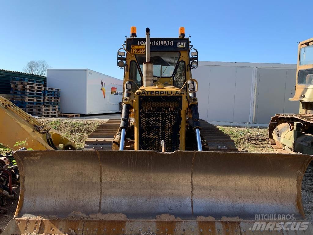 CAT D5B Telaketjupuskutraktorit