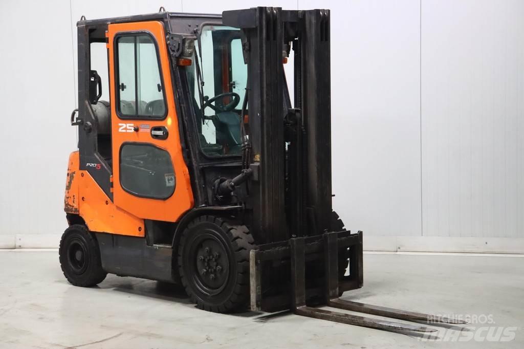 Doosan G25E-5 Nestekaasutrukit