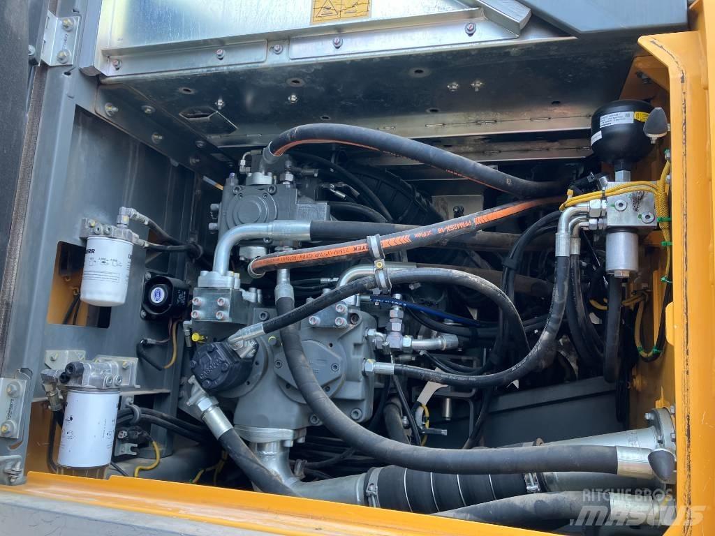 Liebherr R 945 Telakaivukoneet