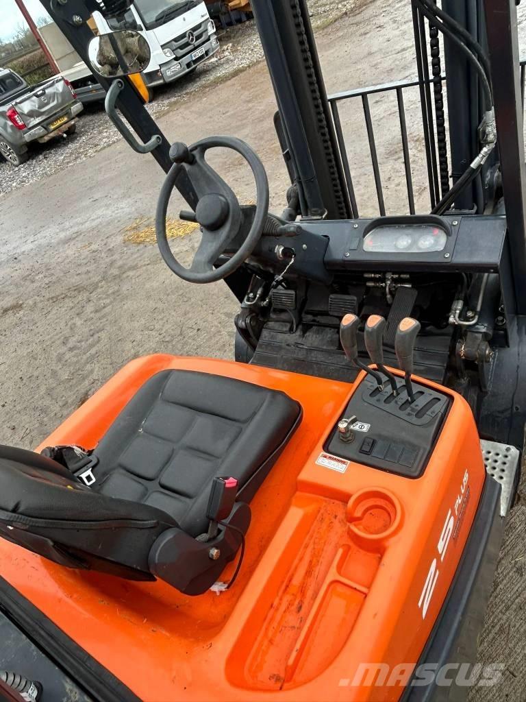 Doosan G 25 GP Plus Nestekaasutrukit