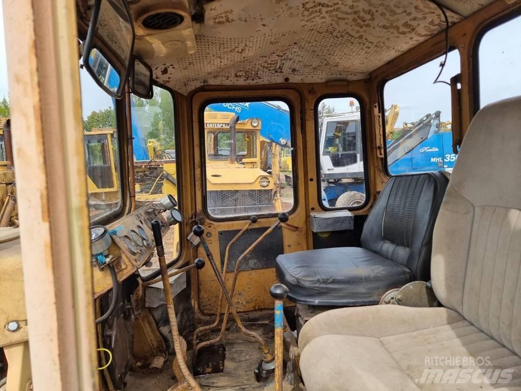 CAT T 130 Telaketjupuskutraktorit