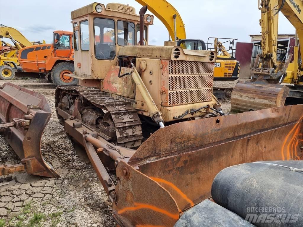 CAT T 130 Telaketjupuskutraktorit