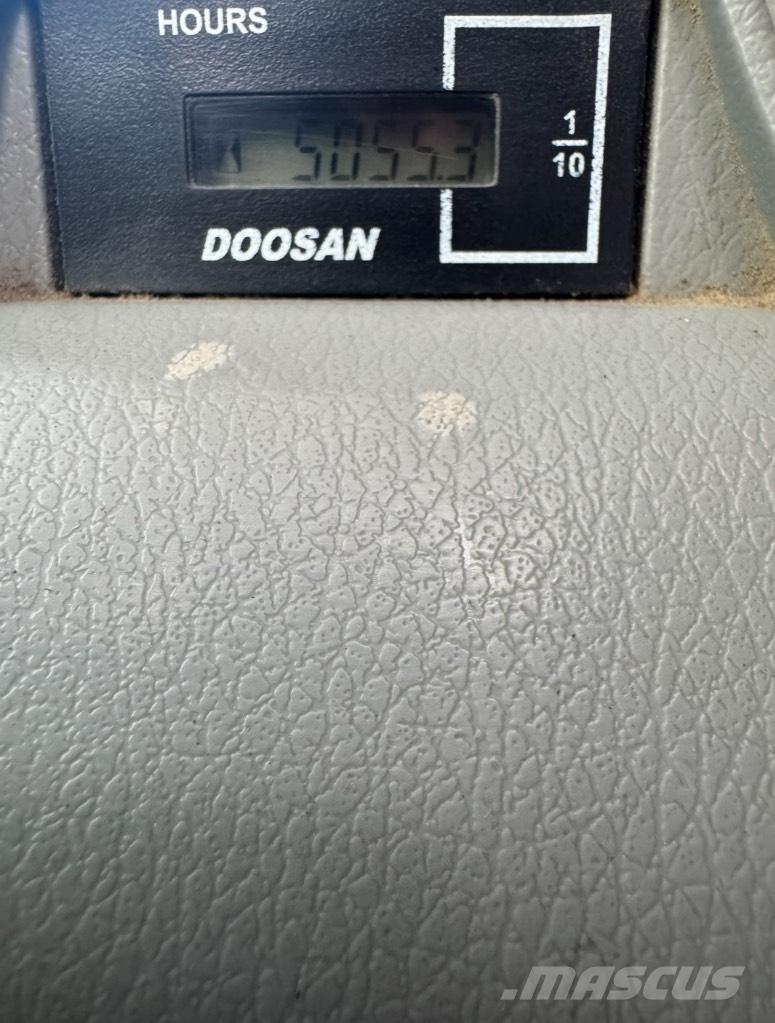 Doosan DX 140 W Pyöräkaivukoneet