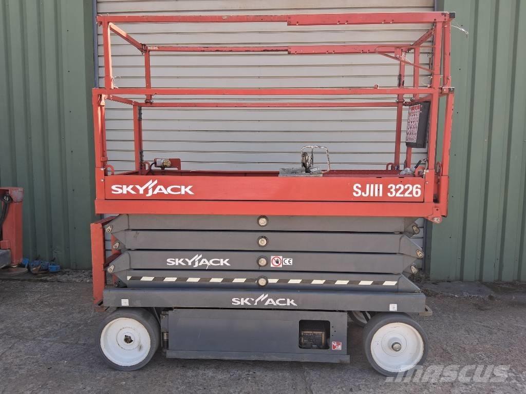 SkyJack SJ III 3226 Saksilavat