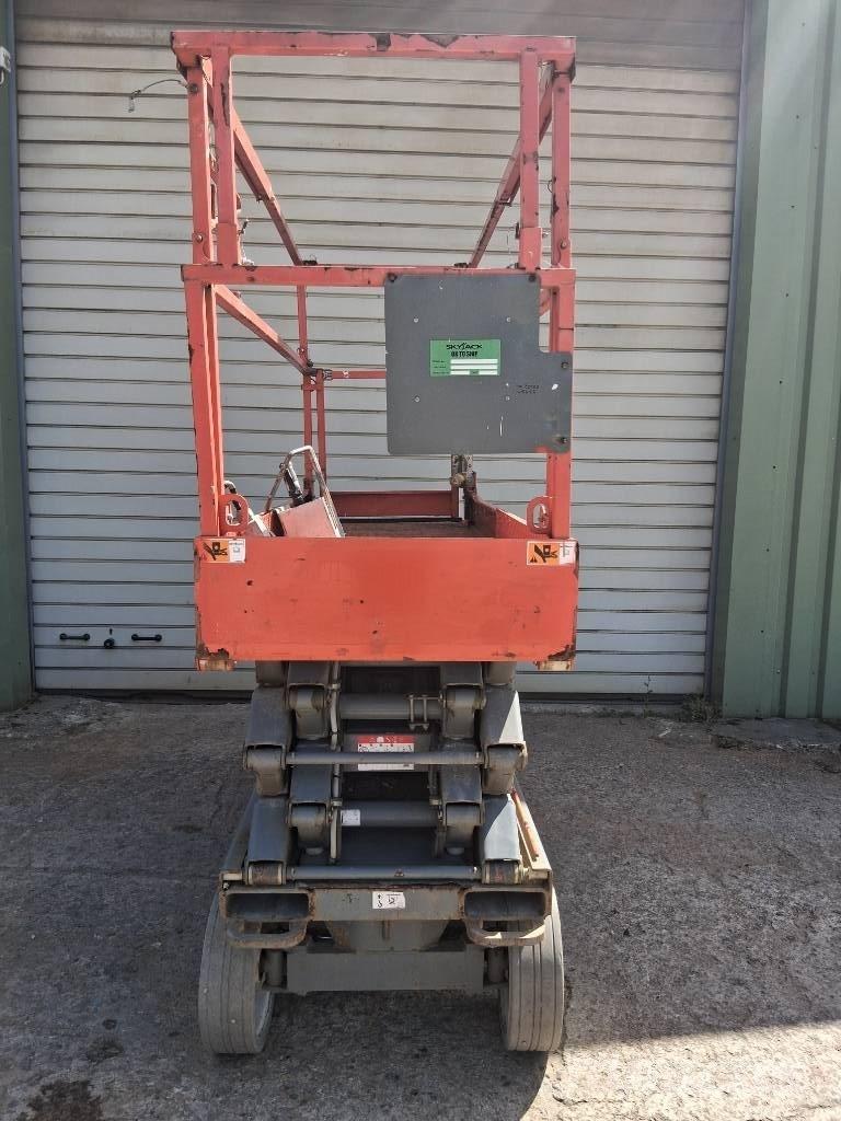 SkyJack SJ III 3226 Saksilavat