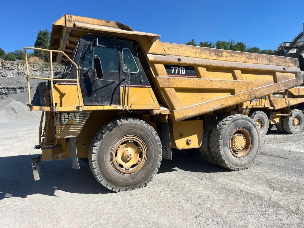 CAT 771D Maansiirtoautot