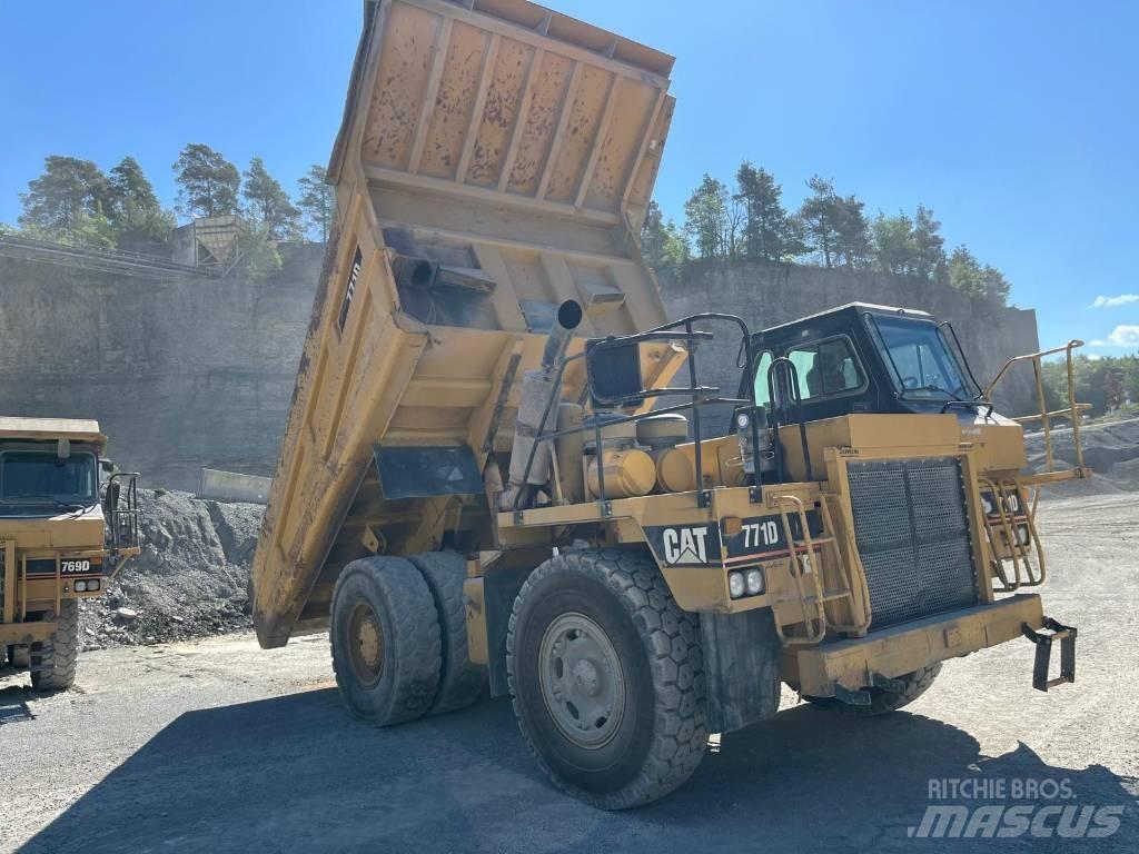 CAT 771D Maansiirtoautot