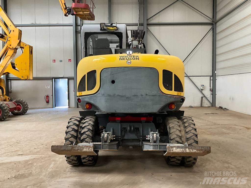 Neuson EW 100 Pyöräkaivukoneet