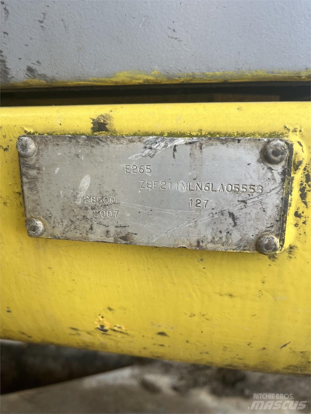 New Holland E 265 B Telakaivukoneet