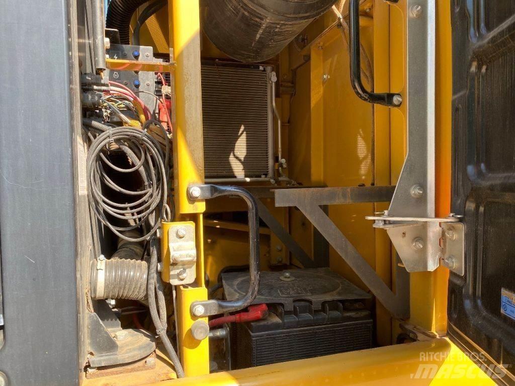 CAT 324E Telakaivukoneet