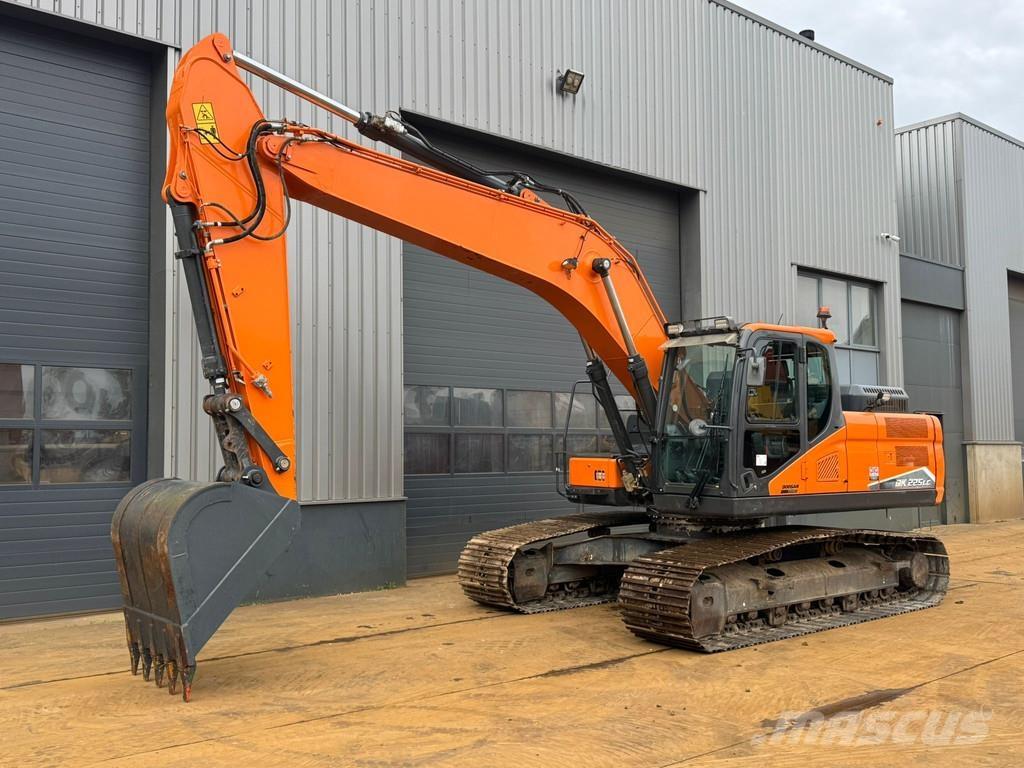 Doosan DX225LC-7 Erikoiskaivinkoneet