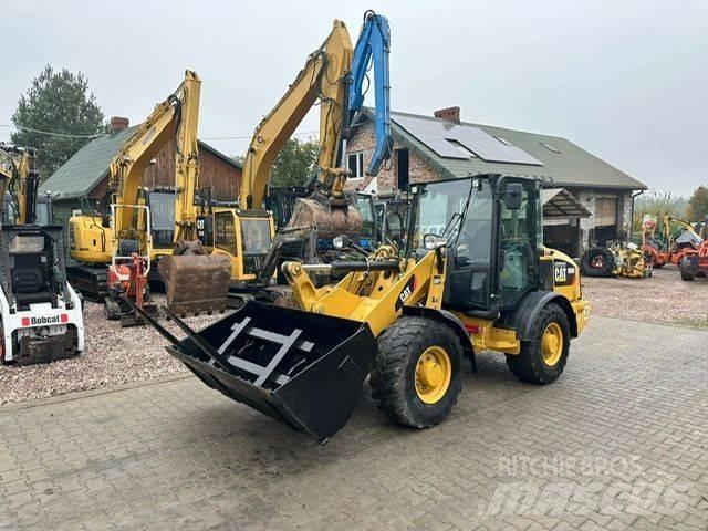 CAT  906M Pyöräkuormaajat
