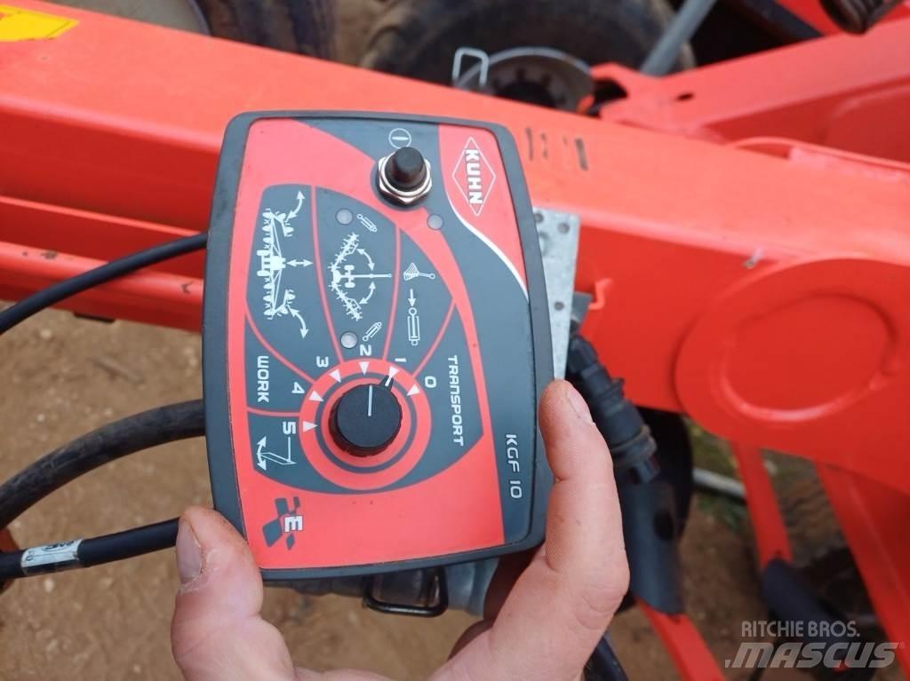 Kuhn GF 13012 Pöyhimet ja haravat