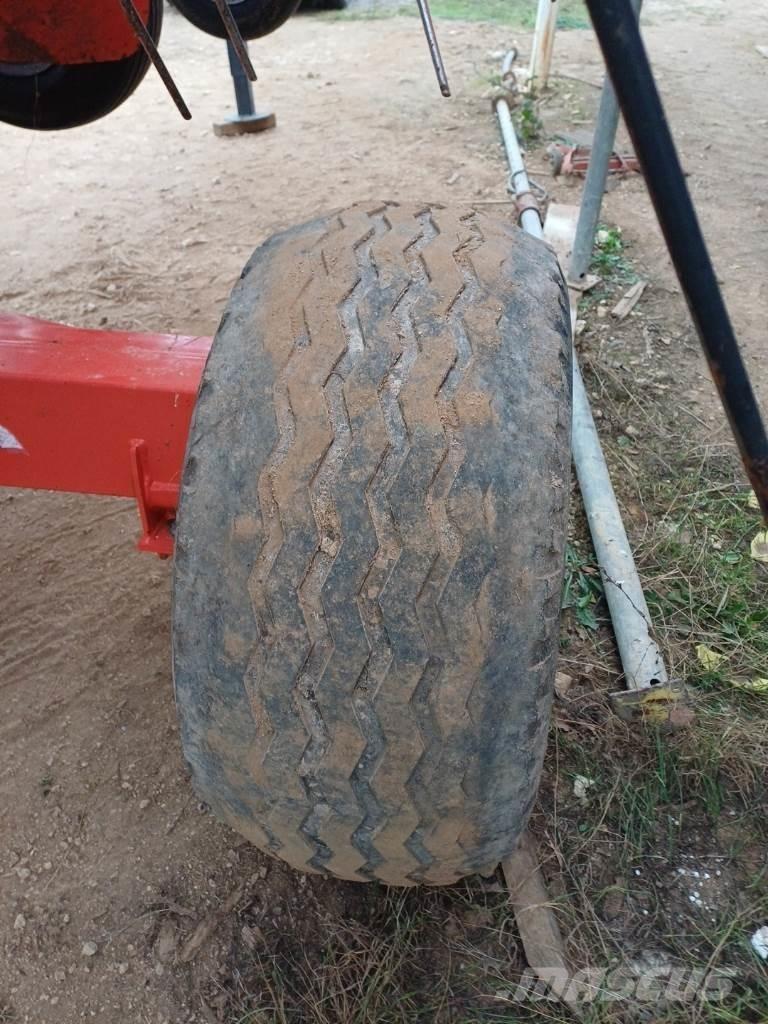 Kuhn GF 13012 Pöyhimet ja haravat