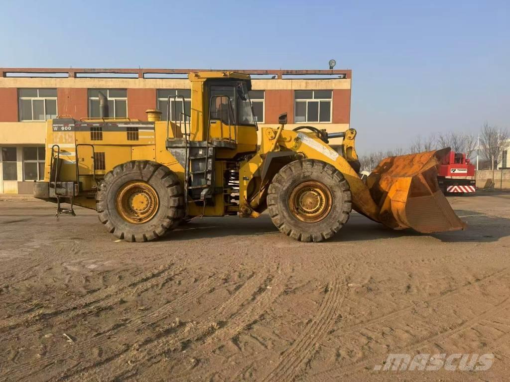 Komatsu WA 600-3 Pyöräkuormaajat