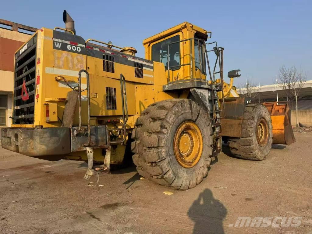 Komatsu WA 600-3 Pyöräkuormaajat
