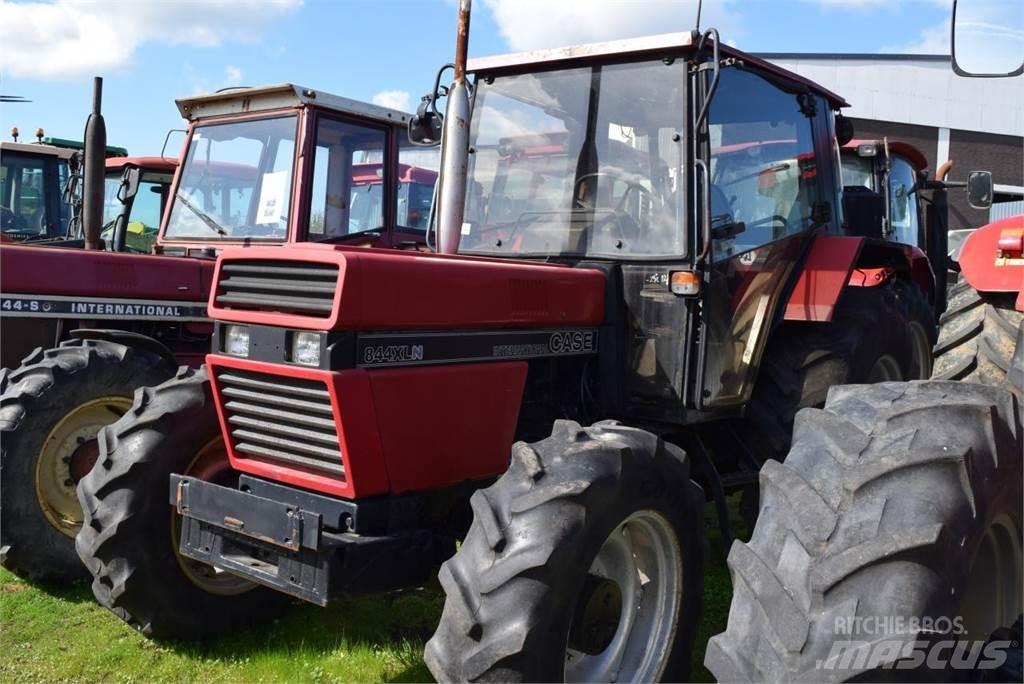Case IH 844 XL Traktorit