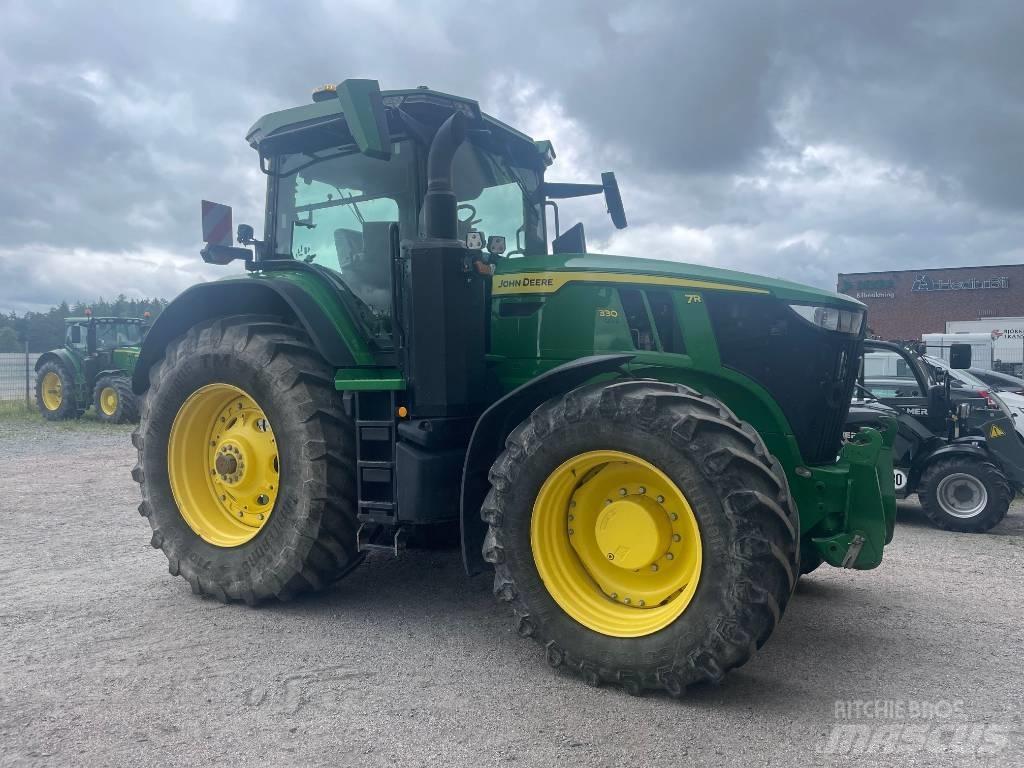 John Deere 7R330 Traktorit
