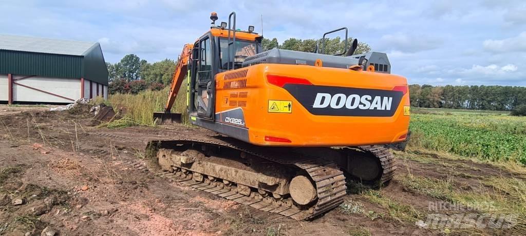 Doosan DX 225 LC-5 Telakaivukoneet