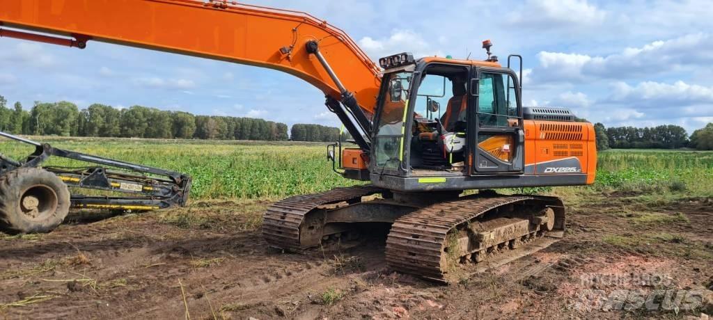 Doosan DX 225 LC-5 Telakaivukoneet