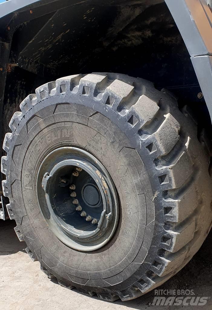 Liebherr L 586 Pyöräkuormaajat