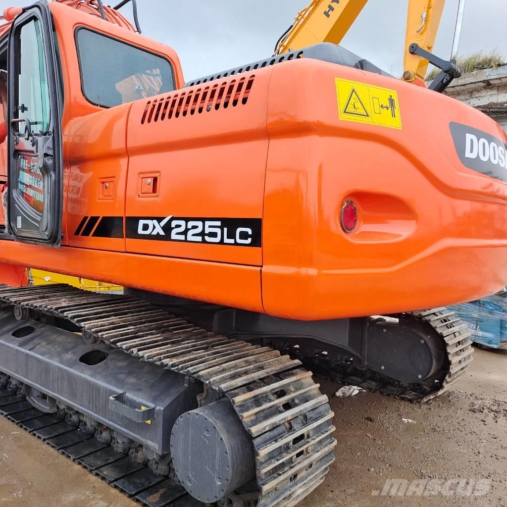 Doosan DX 225 LC Telakaivukoneet