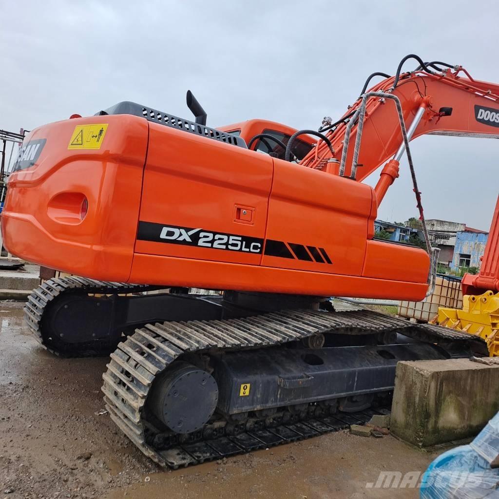 Doosan DX 225 LC Telakaivukoneet