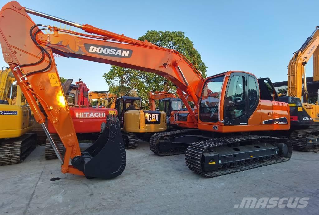Doosan DX 225 LC Telakaivukoneet