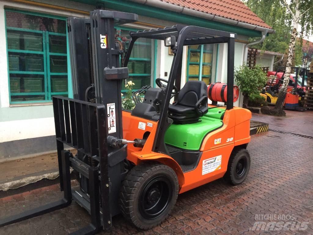 CAT GP 35 N V-2682 Nestekaasutrukit