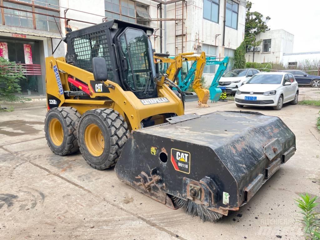 CAT 226B Liukuohjatut kuormaajat