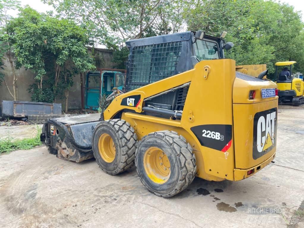CAT 226B Liukuohjatut kuormaajat