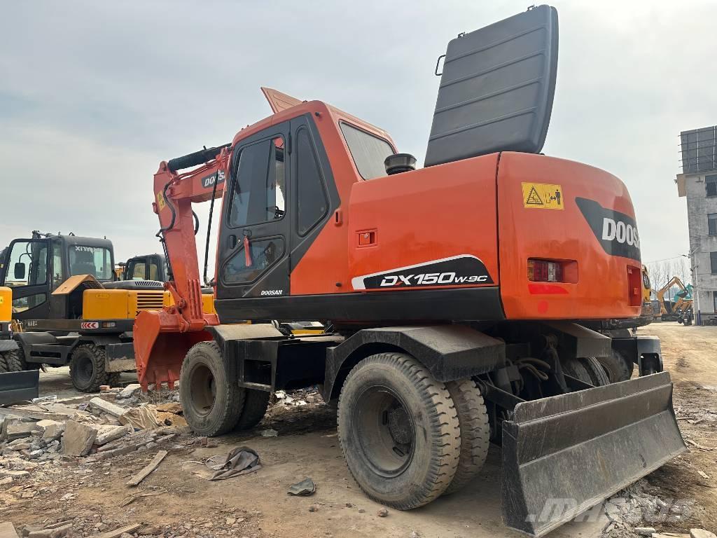 Doosan DX 150W -9 Pyöräkaivukoneet
