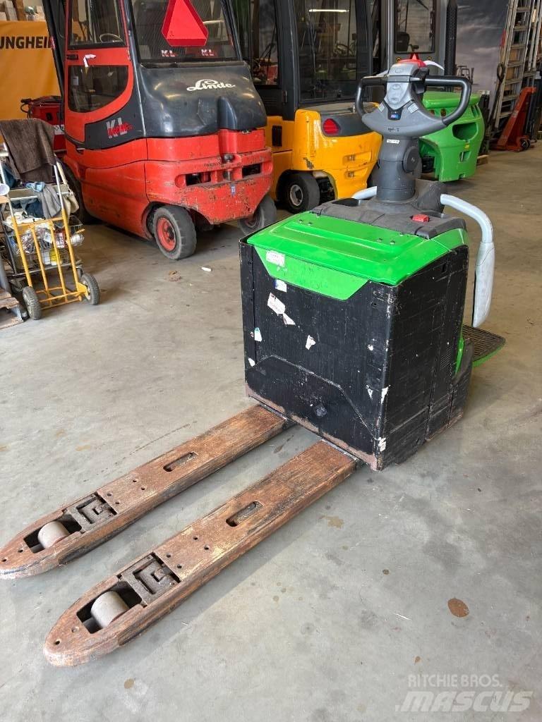 Cesab P322 Lavansiirtotrukit ajotasolla
