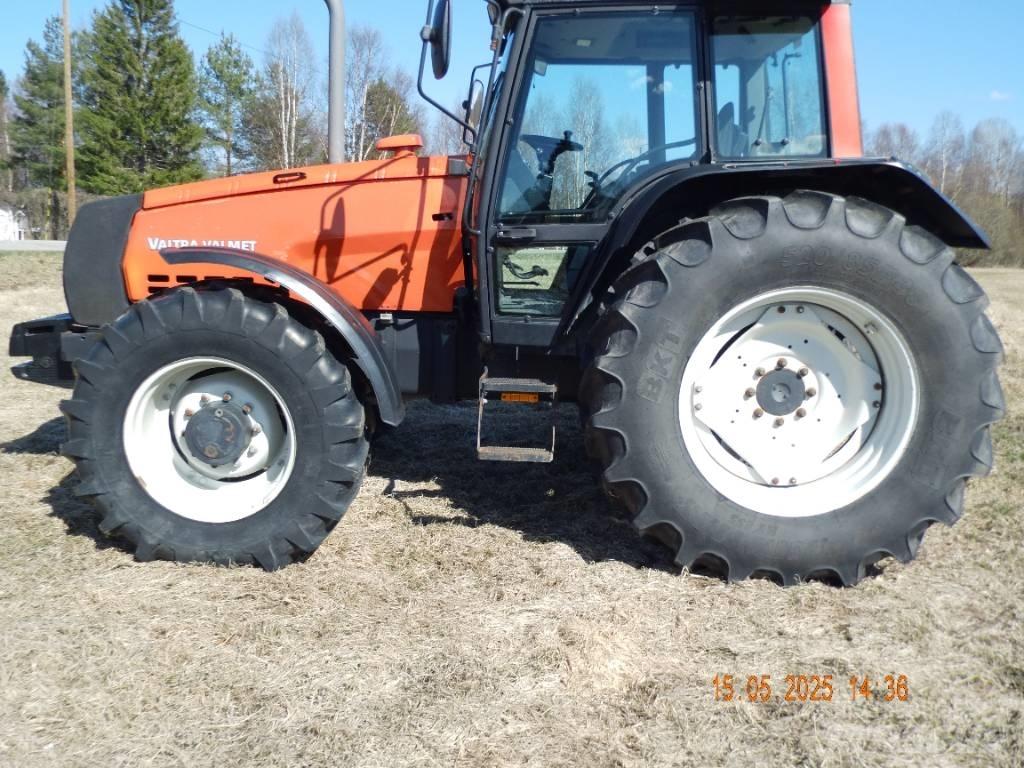 Valtra Valmet 8400 Traktorit