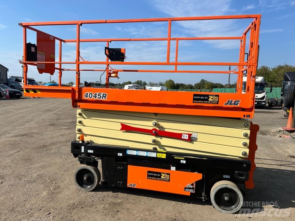 JLG 4045R Saksilavat
