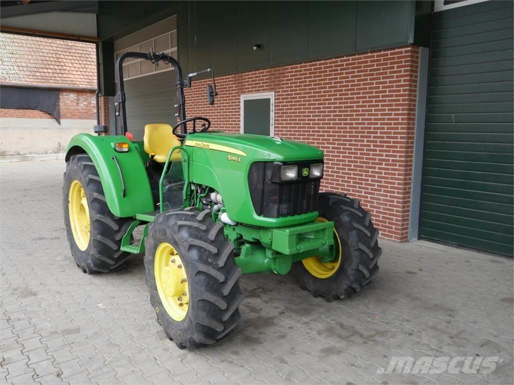 John Deere 5065E Traktorit