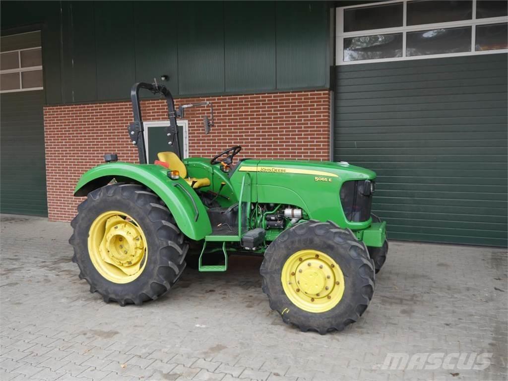 John Deere 5065E Traktorit