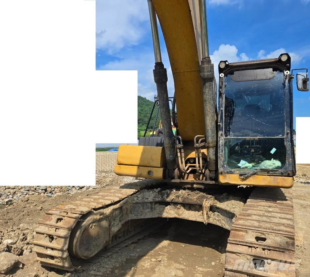 CAT 330 Telakaivukoneet