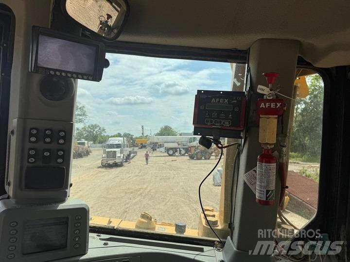 CAT D 8 T WDA Telaketjupuskutraktorit