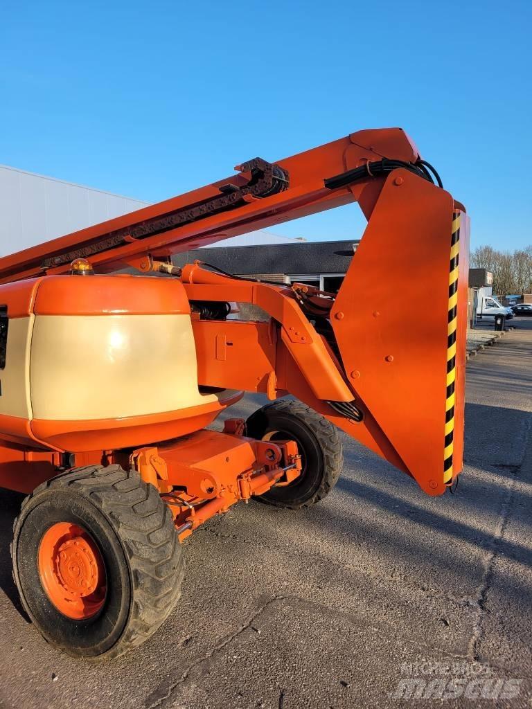 JLG 600 AJ Teleskooppipuominostimet