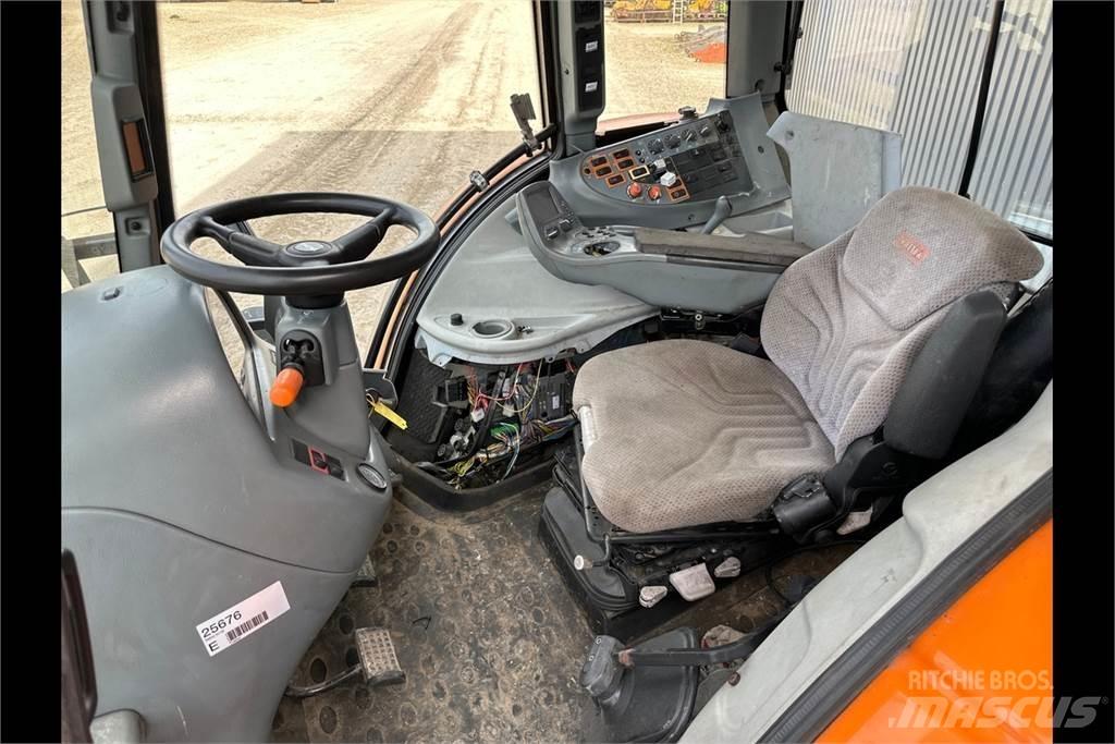 Valtra N142 Traktorit