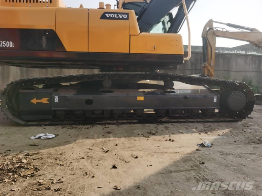 Volvo EC 250 D L Telakaivukoneet