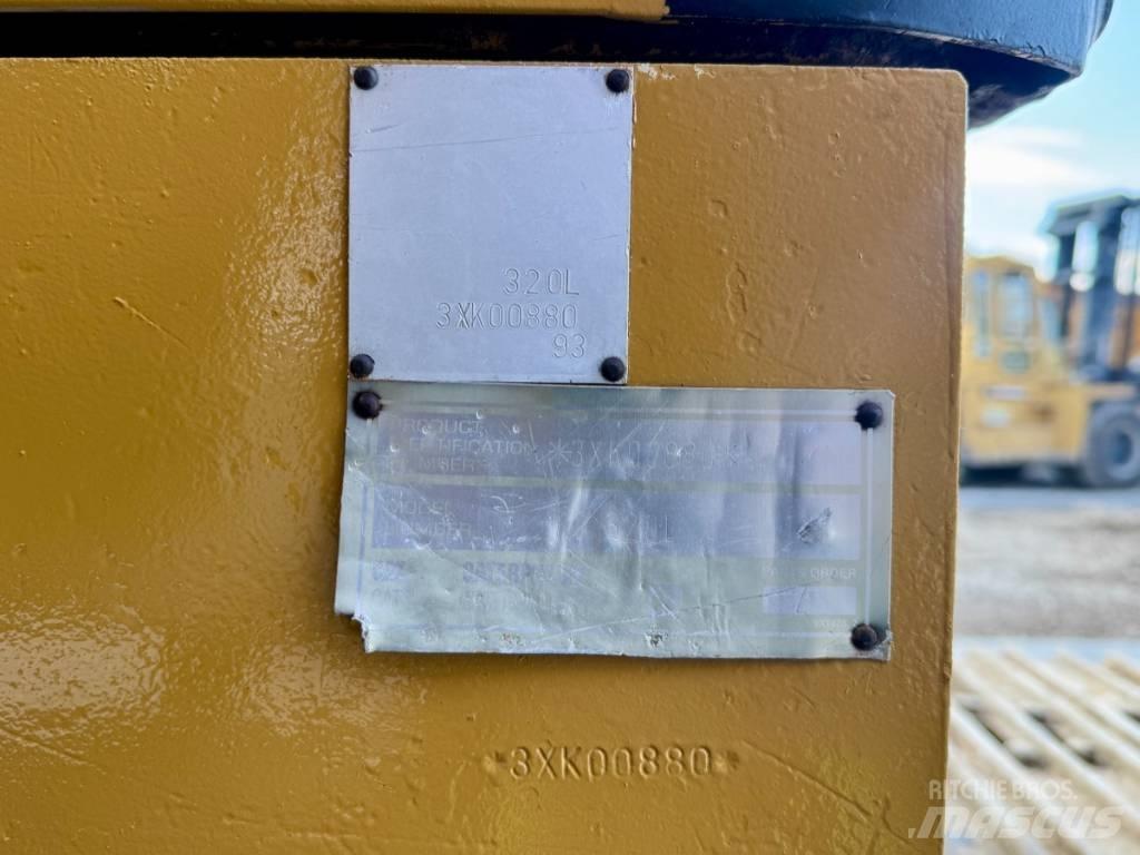 CAT 320 L Telakaivukoneet