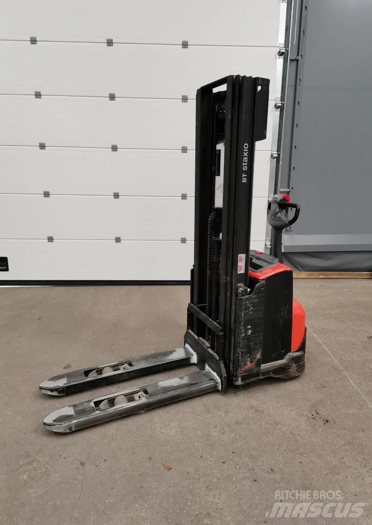 Toyota SWE120L Käyden ajettavat pinoamistrukit