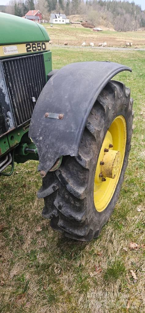 John Deere 2650 Traktorit