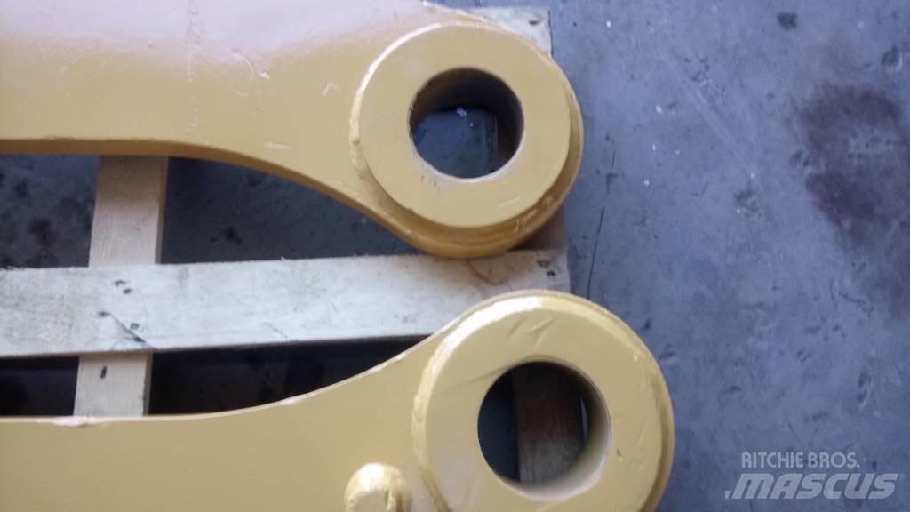 CAT 245 Puomit