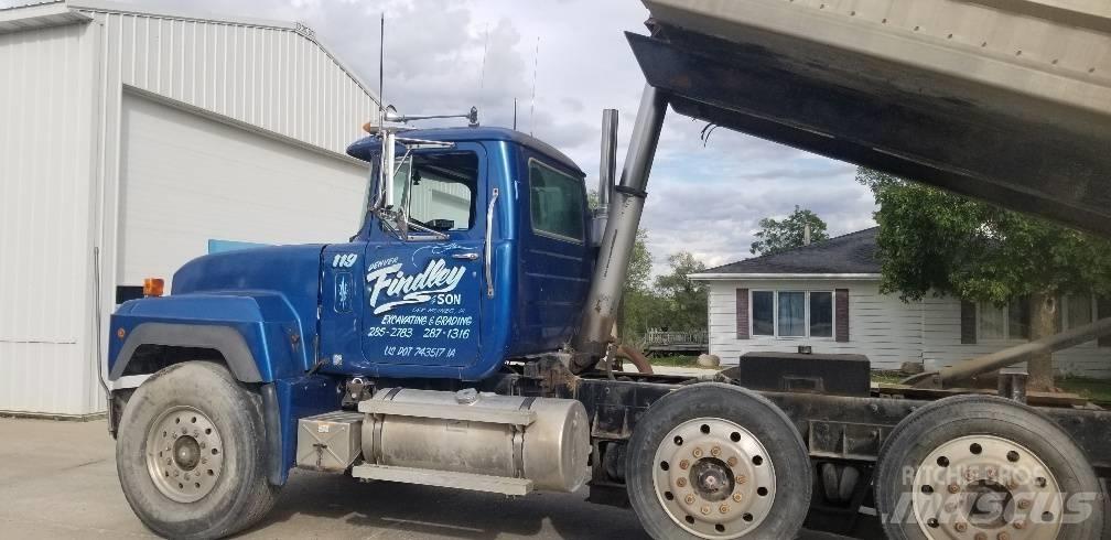 Mack RD 688 S Sora- ja kippiautot