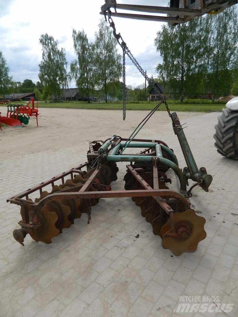 Kverneland 300 Kiekkomultaimet ja lautasäkeet