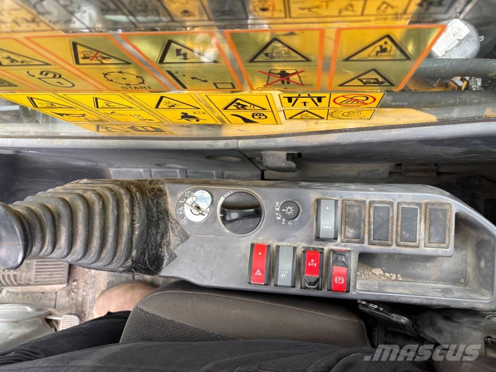 Komatsu PW148-11 Pyöräkaivukoneet